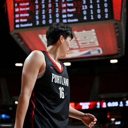 杨瀚森砍18+10+4混音力克国王 开拓者召回杨瀚森